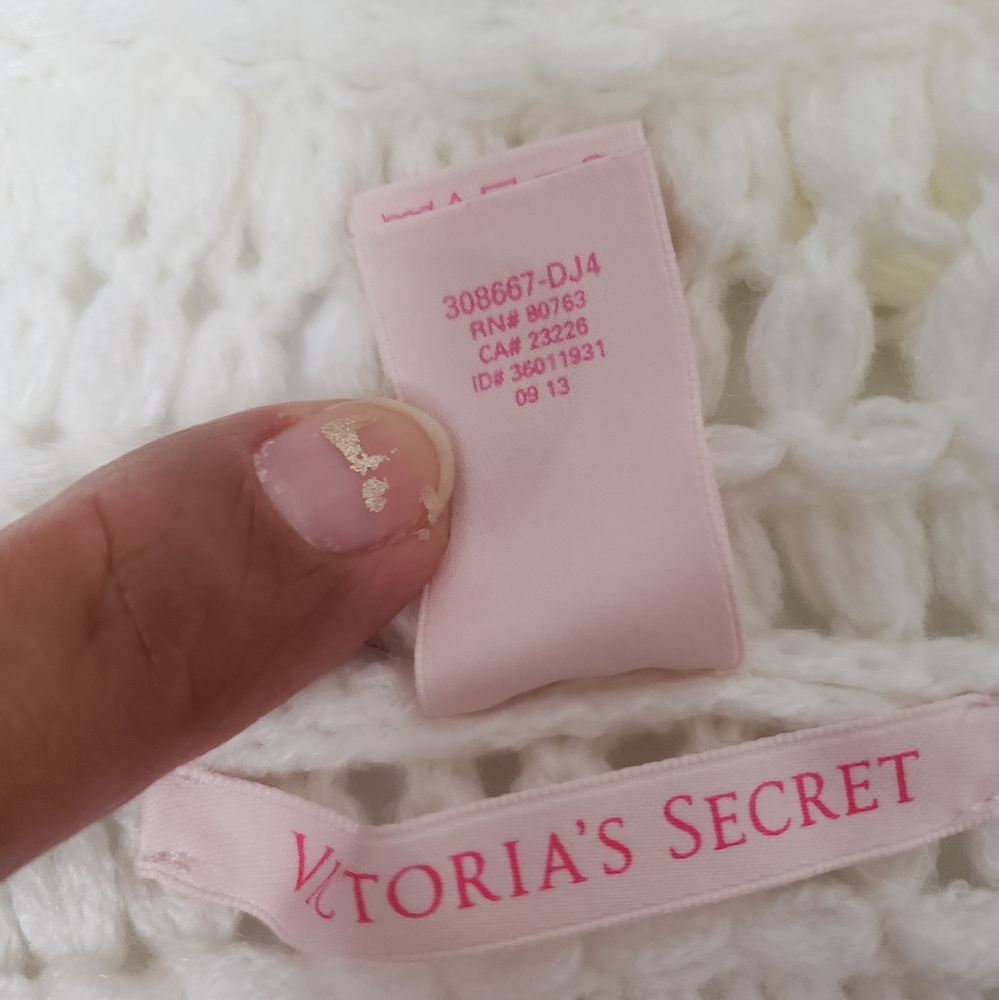 Victoria’s Secret Womens Winter White Knit Infinity Scarf Boho - Picture 5 of 6